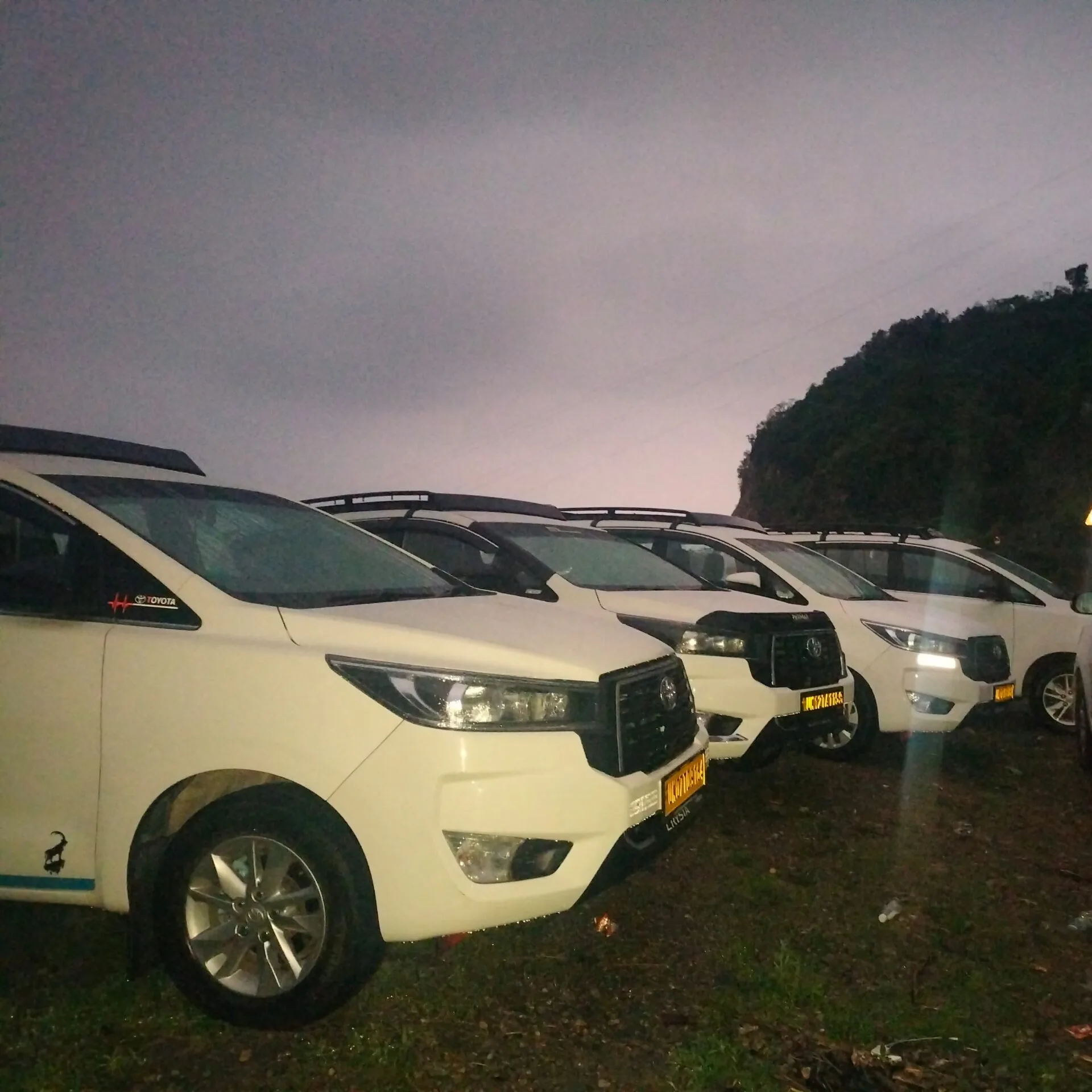 Taxi Town Dehradun Taxi Service, Tempo Traveller and Airport Taxi